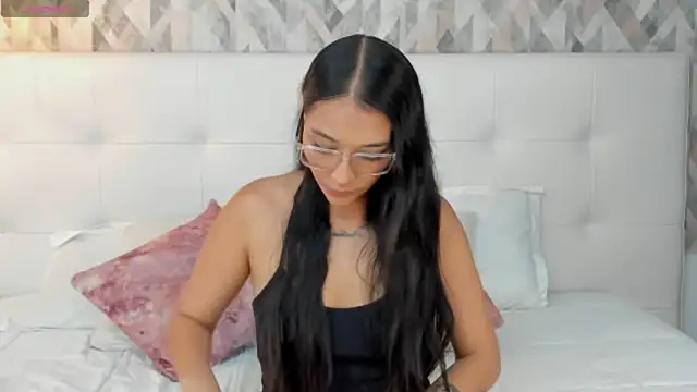 Snapshot of Roseaurora chatting on 07/09/26, 11:03 Roseaurora online show from 07/09/26, 11:03