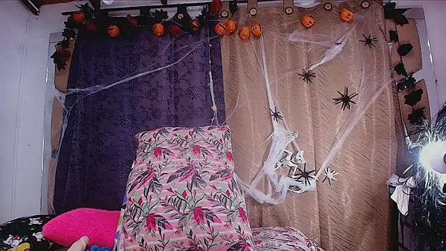 sweegirl69 online show from 10/25/25, 12:02