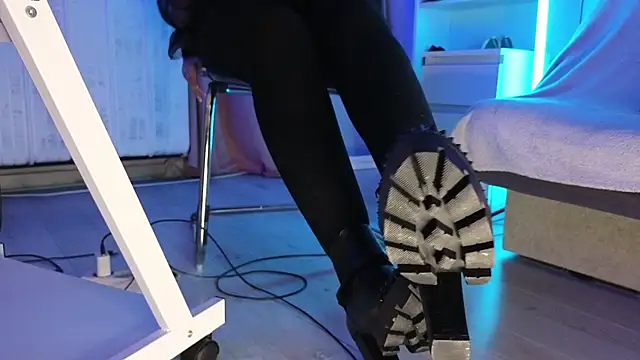 CruelSiren online show from 10/29/25, 08:21