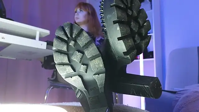 CruelSiren online show from 12/18/25, 06:19