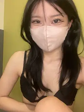 Snapshot of Yuki_chan_2 chatting on 11/28/25, 01:58 Yuki chan 2 online show from 11/28/25, 01:58