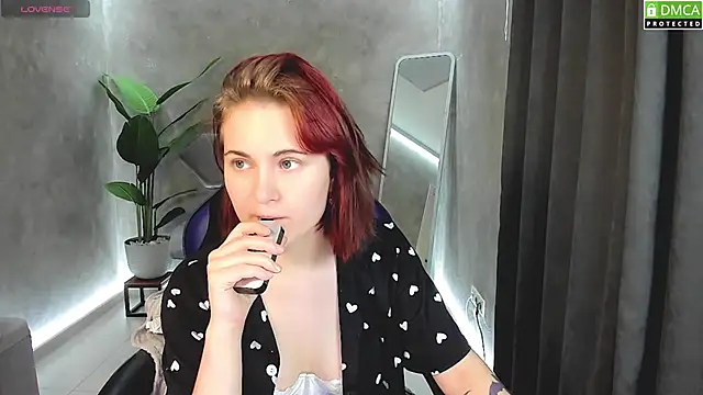 Snapshot of Roxy_foxi chatting on 09/25/25, 01:09 Roxy foxi online show from 09/25/25, 01:09