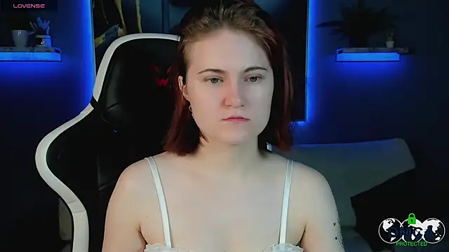 Snapshot of Roxy_foxi chatting on 09/28/25, 01:00 Roxy foxi online show from 09/28/25, 01:00