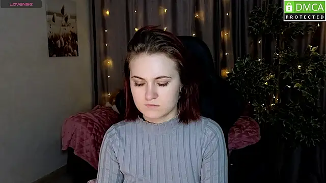 Snapshot of Roxy_foxi chatting on 10/25/25, 01:02 Roxy foxi online show from 10/25/25, 01:02