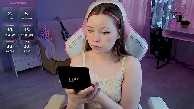 Snapshot of Sweetie_Hope chatting on 10/05/25, 07:28 Sweetie Hope online show from 10/05/25, 07:28