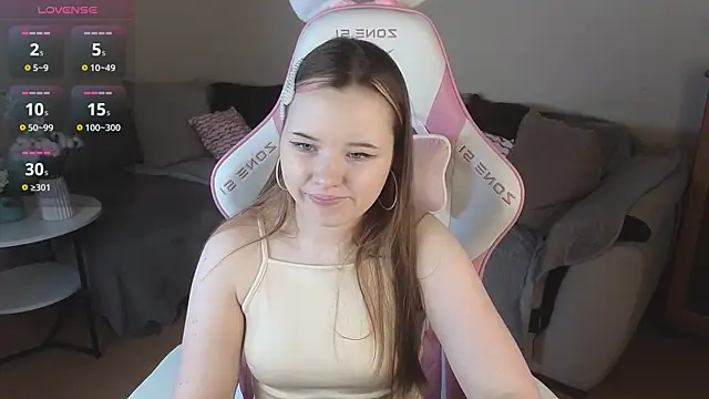 Snapshot of Sweetie_Hope chatting on 11/14/25, 04:38 Sweetie Hope online show from 11/14/25, 04:38