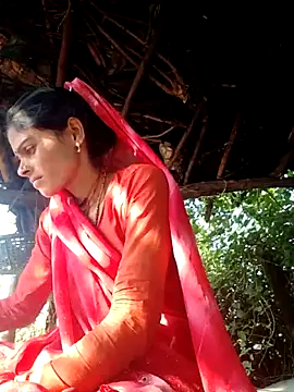 Snapshot of H_seema chatting on 11/15/25, 03:26 H seema online show from 11/15/25, 03:26