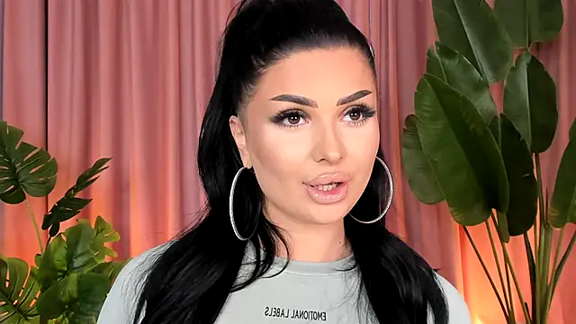 Snapshot of KylieKroftt chatting on 10/10/25, 02:38 KylieKroftt online show from 10/10/25, 02:38