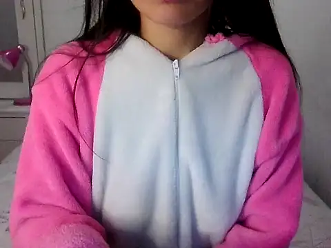 Snapshot of Taylormegan chatting on 07/07/26, 01:37 Taylormegan online show from 07/07/26, 01:37