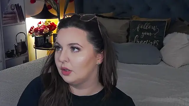 Snapshot of Mia_Swano chatting on 11/28/25, 02:36 Mia Swano online show from 11/28/25, 02:36