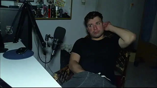 Snapshot of ferrari1996 chatting on 09/10/25, 06:13 ferrari1996 online show from 09/10/25, 06:13