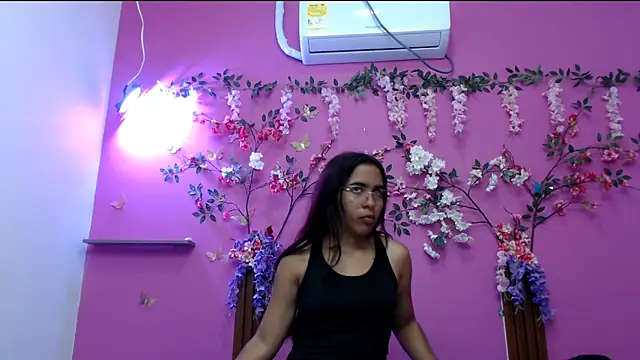 skinnysofia18 online show from 04/06/26, 01:45