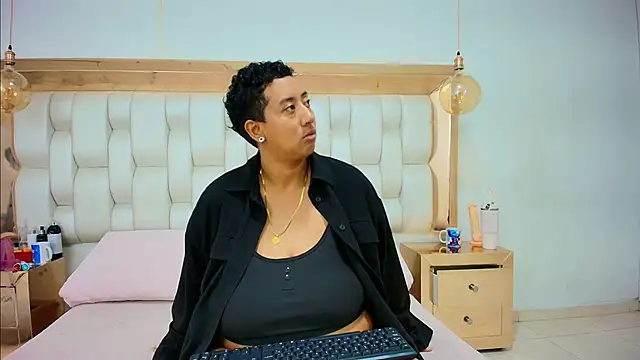 TiffantyAndStacy online show from 02/15/26, 09:41