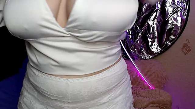 Snapshot of MillyBoo0 chatting on 12/03/25, 05:22 MillyBoo0 online show from 12/03/25, 05:22