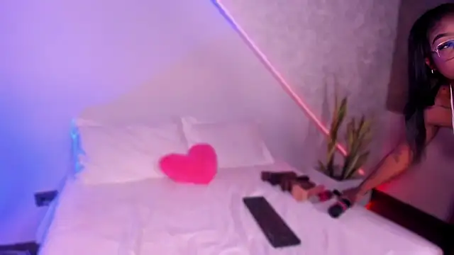 Snapshot of Kishalove_ chatting on 11/25/25, 10:15 Kishalove online show from 11/25/25, 10:15