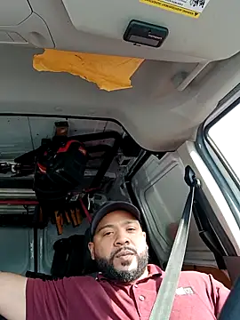 Snapshot of tripping385 chatting on 09/09/25, 07:46 tripping385 online show from 09/09/25, 07:46