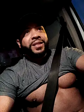 Snapshot of tripping385 chatting on 09/15/25, 10:04 tripping385 online show from 09/15/25, 10:04