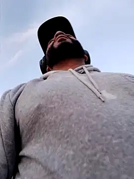 Snapshot of tripping385 chatting on 09/15/25, 11:05 tripping385 online show from 09/15/25, 11:05