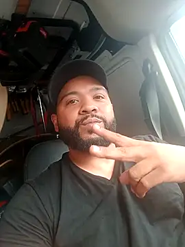 Snapshot of tripping385 chatting on 09/17/25, 12:23 tripping385 online show from 09/17/25, 12:23