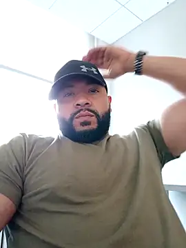 Snapshot of tripping385 chatting on 09/17/25, 02:08 tripping385 online show from 09/17/25, 02:08