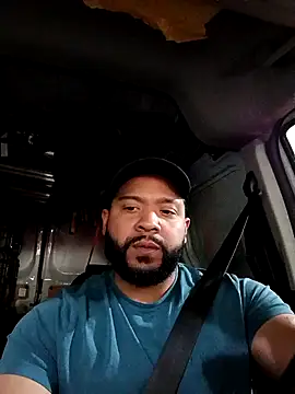 Snapshot of tripping385 chatting on 09/18/25, 07:38 tripping385 online show from 09/18/25, 07:38