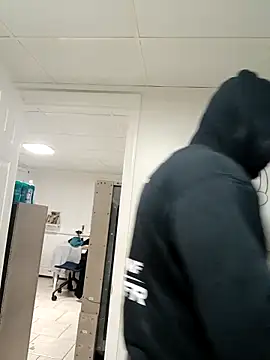 Snapshot of tripping385 chatting on 09/19/25, 08:27 tripping385 online show from 09/19/25, 08:27