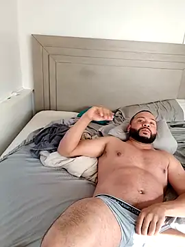 Snapshot of tripping385 chatting on 09/26/25, 08:02 tripping385 online show from 09/26/25, 08:02