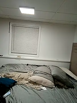 Snapshot of tripping385 chatting on 09/28/25, 11:21 tripping385 online show from 09/28/25, 11:21