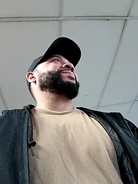 Snapshot of tripping385 chatting on 10/04/25, 01:09 tripping385 online show from 10/04/25, 01:09