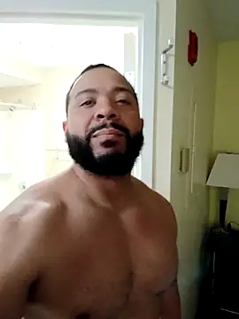 Snapshot of tripping385 chatting on 10/10/25, 02:54 tripping385 online show from 10/10/25, 02:54