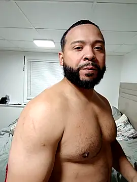 Snapshot of tripping385 chatting on 10/18/25, 02:58 tripping385 online show from 10/18/25, 02:58