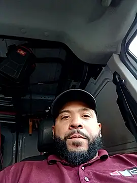 Snapshot of tripping385 chatting on 10/21/25, 08:09 tripping385 online show from 10/21/25, 08:09