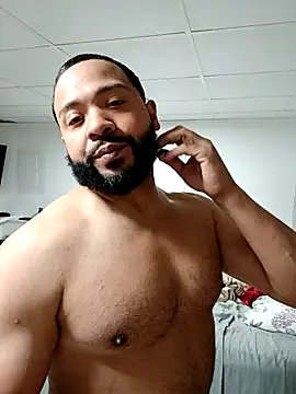 Snapshot of tripping385 chatting on 10/25/25, 01:57 tripping385 online show from 10/25/25, 01:57