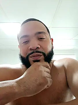 Snapshot of tripping385 chatting on 11/01/25, 08:33 tripping385 online show from 11/01/25, 08:33