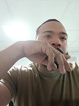 Snapshot of tripping385 chatting on 11/03/25, 10:32 tripping385 online show from 11/03/25, 10:32