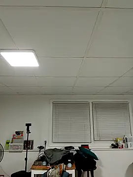 Snapshot of tripping385 chatting on 11/07/25, 01:05 tripping385 online show from 11/07/25, 01:05