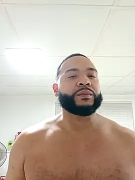 Snapshot of tripping385 chatting on 11/09/25, 03:49 tripping385 online show from 11/09/25, 03:49