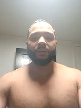 Snapshot of tripping385 chatting on 11/12/25, 10:30 tripping385 online show from 11/12/25, 10:30