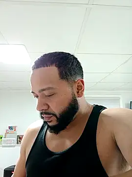 Snapshot of tripping385 chatting on 11/15/25, 09:21 tripping385 online show from 11/15/25, 09:21