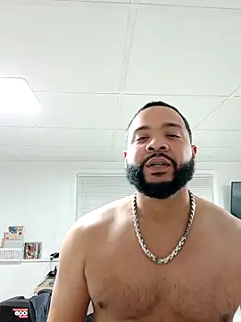 Snapshot of tripping385 chatting on 11/16/25, 10:26 tripping385 online show from 11/16/25, 10:26