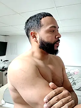 Snapshot of tripping385 chatting on 11/18/25, 01:00 tripping385 online show from 11/18/25, 01:00