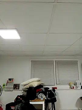 Snapshot of tripping385 chatting on 11/22/25, 03:49 tripping385 online show from 11/22/25, 03:49