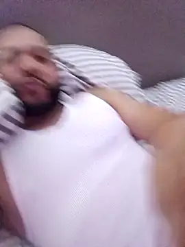 Snapshot of tripping385 chatting on 11/23/25, 10:59 tripping385 online show from 11/23/25, 10:59