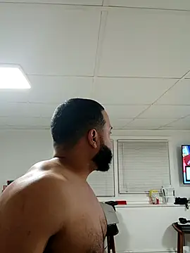 Snapshot of tripping385 chatting on 11/27/25, 01:18 tripping385 online show from 11/27/25, 01:18