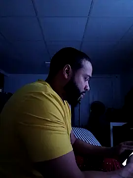 Snapshot of tripping385 chatting on 12/05/25, 02:31 tripping385 online show from 12/05/25, 02:31