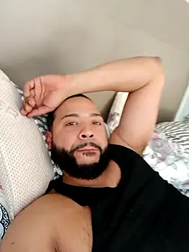 Snapshot of tripping385 chatting on 12/14/25, 06:34 tripping385 online show from 12/14/25, 06:34