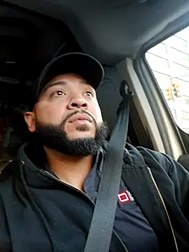 Snapshot of tripping385 chatting on 12/15/25, 01:48 tripping385 online show from 12/15/25, 01:48