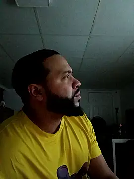 Snapshot of tripping385 chatting on 12/16/25, 03:44 tripping385 online show from 12/16/25, 03:44