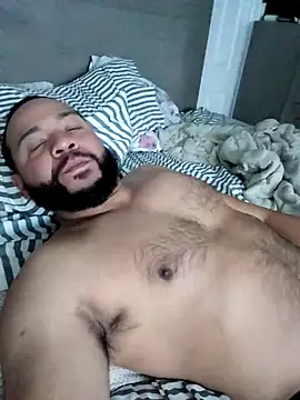 Snapshot of tripping385 chatting on 12/17/25, 03:34 tripping385 online show from 12/17/25, 03:34