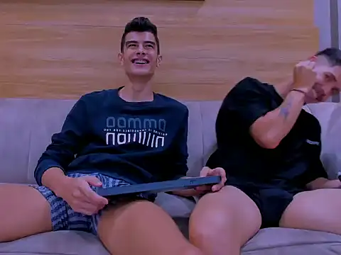 Snapshot of junior_friendss chatting on 12/05/25, 02:20 junior friendss online show from 12/05/25, 02:20